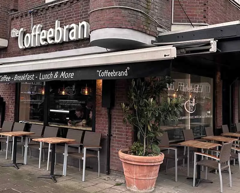 Schone restaurantpui met zicht naar het terras